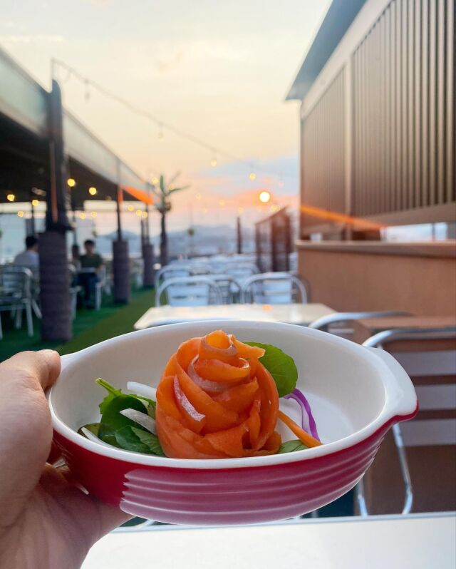 日曜日〜木曜日限定のおもてなし料理です😊
他にも日替わりでローストビーフなどもございます！
是非お越しください🍺🌺
.
姫路テラッソ屋上
営業時間17:30〜21:30
.
.
.

#ココナッツビアガーデン#姫路グルメ#姫路居酒屋#姫路#姫路観光#姫路夜ご飯#姫路ディナー#兵庫ディナー#兵庫グルメ#ビアガーデン#ハワイアン#カフェ#グルメ#居酒屋#インスタ映え#いいね返し#lfl#fff#follw#food#instagood#like#